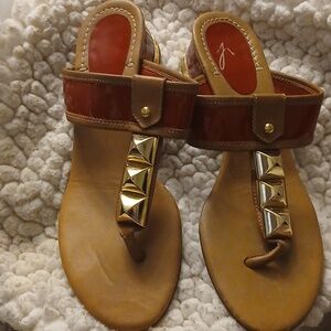 J.Vincent Woman Patent Leather Elegant  Sandals size 6M Red Gold Accents 1" Heel